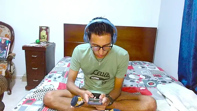 DavTwink3100 online show from December 2025 10:50:02 PM