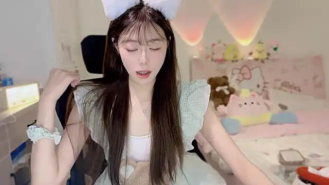 Onecutelittle online show from November 2025 06:35:02 AM