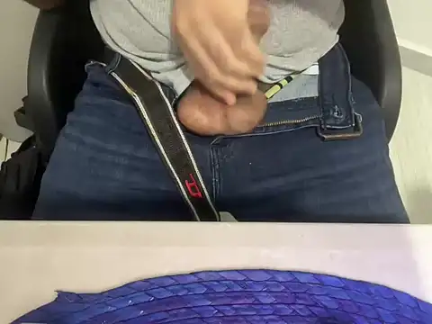 Snapshot of EdgarLopez69 chatting on March 2026 10:21:02 AM EdgarLopez69 online show from March 2026 10:21:02 AM