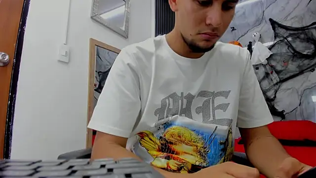 Snapshot of Alan-Smith1 chatting on October 2025 07:34:02 PM Alan-Smith1 online show from October 2025 07:34:02 PM