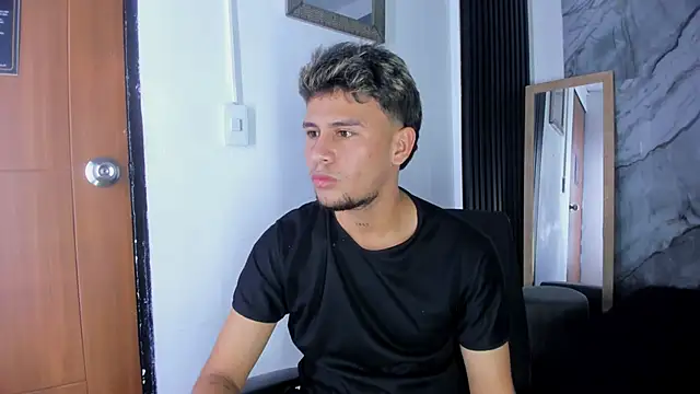 Snapshot of Alan-Smith1 chatting on December 2025 07:52:02 PM Alan-Smith1 online show from December 2025 07:52:02 PM