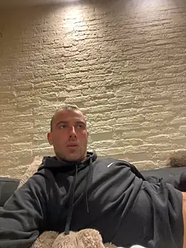 Rotteei1 online show from November 2025 08:32:01 PM