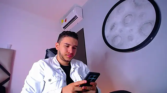 mike 257 online show from December 2025 11:48:01 AM