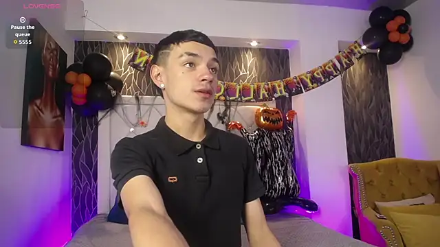 Snapshot of Mike_lawford1 chatting on October 2025 01:13:01 PM Mike lawford1 online show from October 2025 01:13:01 PM