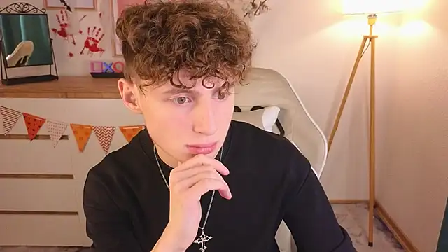 crisp1n online show from October 2025 03:36:01 PM