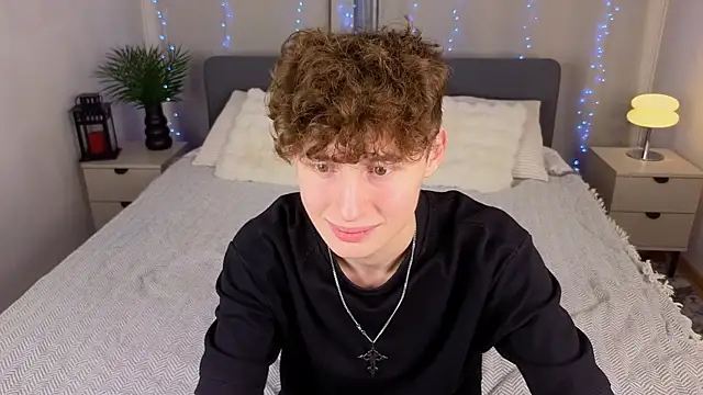 crisp1n online show from November 2025 07:30:02 PM