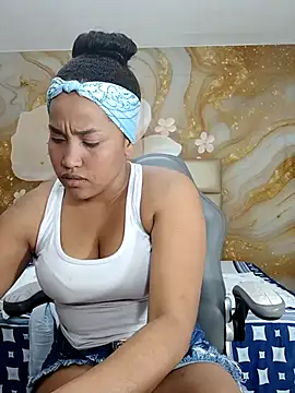 NahomiWalker  online show from February 2026 07:48:01 PM