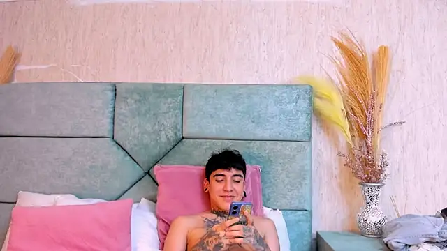 SantiOlsen online show from October 2025 05:14:01 PM