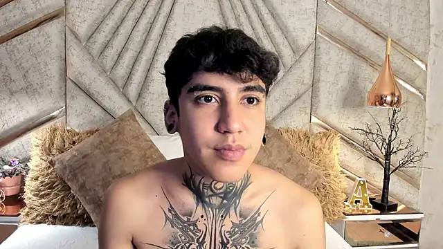 SantiOlsen online show from November 2025 12:26:01 PM