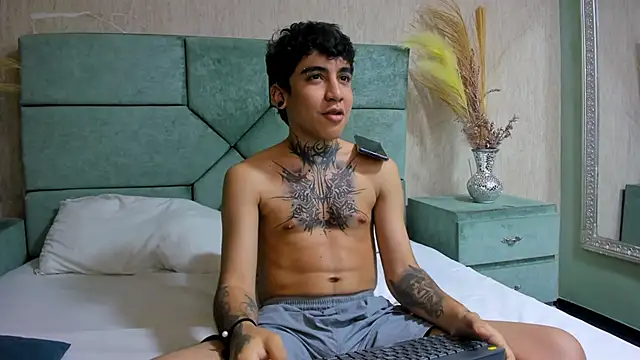 SantiOlsen online show from November 2025 12:33:02 PM