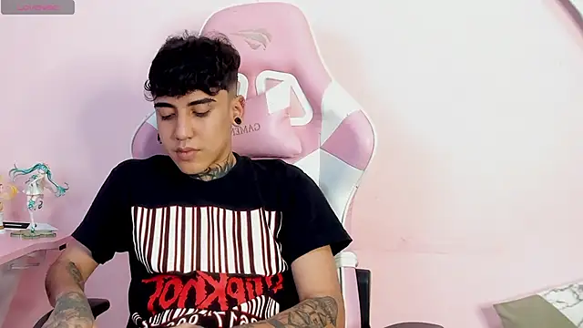 SantiOlsen online show from December 2025 09:42:02 PM