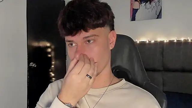 Liam Thurner online show from October 2025 03:07:02 AM