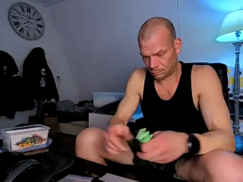 Kinky Play1 online show from February 2026 06:45:01 PM