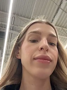 kira mia online show from December 2025 04:02:02 PM