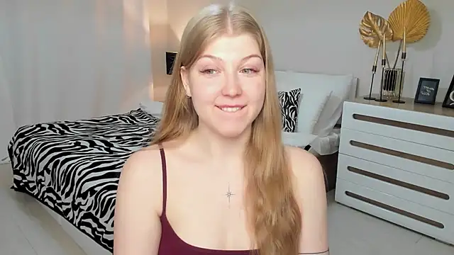 Snapshot of Stella_Light chatting on May 2026 04:19:02 AM Stella Light online show from May 2026 04:19:02 AM