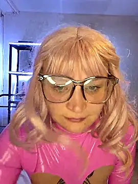 LunaXshade online show from February 2026 06:48:01 PM