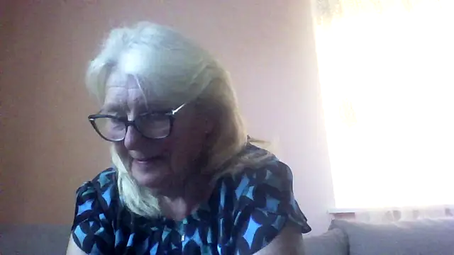 Snapshot of AmyLove353 chatting on June 2026 03:33:02 AM AmyLove353 online show from June 2026 03:33:02 AM