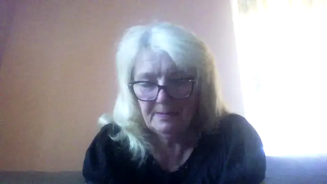 Snapshot of AmyLove353 chatting on June 2026 03:35:02 AM AmyLove353 online show from June 2026 03:35:02 AM