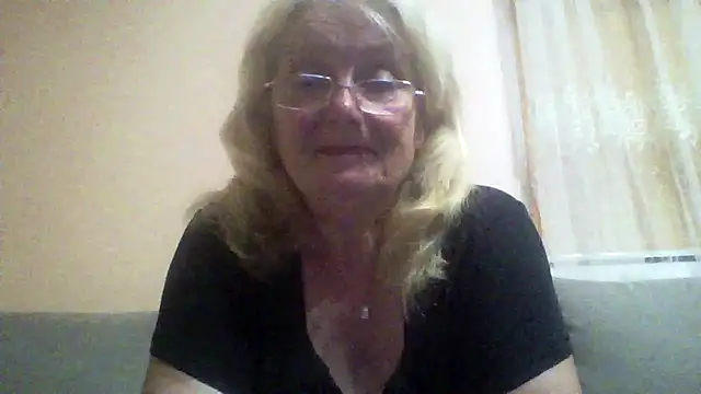Snapshot of AmyLove353 chatting on June 2026 08:53:02 PM AmyLove353 online show from June 2026 08:53:02 PM