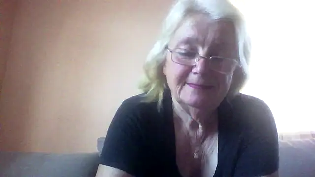 Snapshot of AmyLove353 chatting on July 2026 04:40:01 AM AmyLove353 online show from July 2026 04:40:01 AM