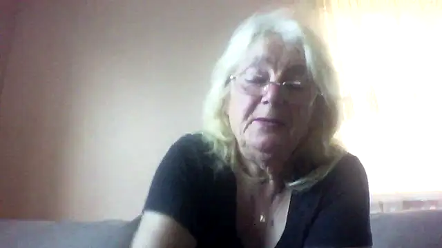 Snapshot of AmyLove353 chatting on July 2026 04:08:01 AM AmyLove353 online show from July 2026 04:08:01 AM