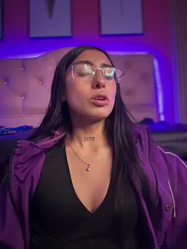 Violeet-Smith online show from October 2025 02:29:01 PM