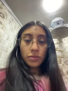 Violeet-Smith online show from November 2025 05:50:02 PM