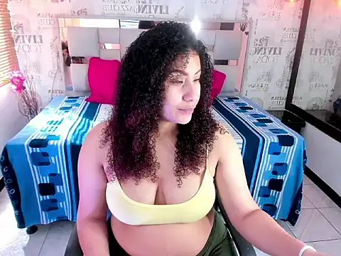 ROZZE MILA online show from November 2025 01:11:01 PM