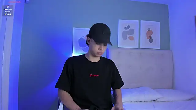 ApoloRicci online show from February 2026 08:16:01 PM