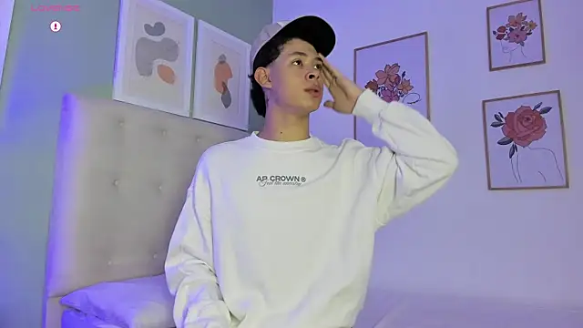 ApoloRicci online show from February 2026 07:48:01 PM