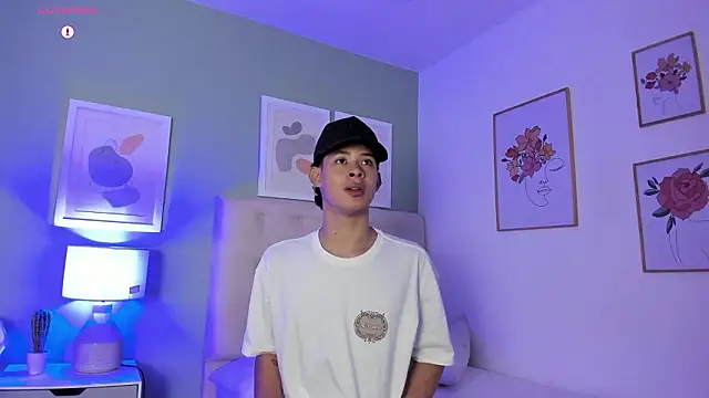 ApoloRicci online show from March 2026 07:42:01 PM