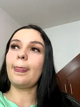 Selena Roa online show from November 2025 12:32:01 AM