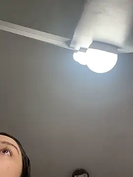 Selena Roa online show from November 2025 01:22:01 PM