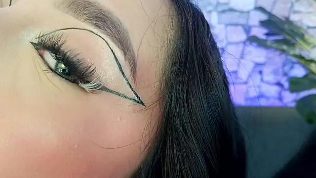 mia roux1 online show from November 2025 05:13:02 PM