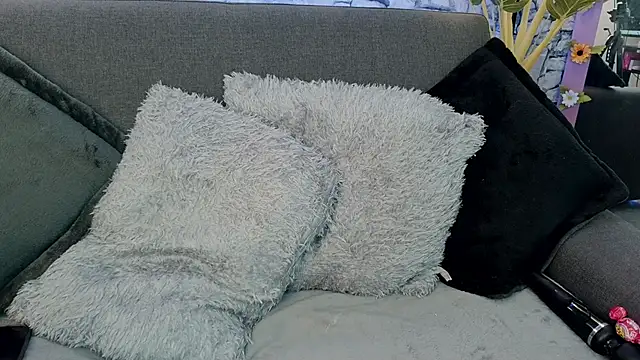 mia roux1 online show from December 2025 07:44:01 PM