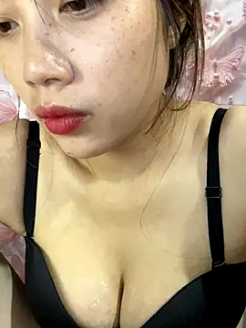 kitty-20x online show from November 2025 07:35:01 PM