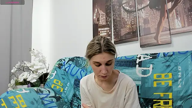 Snapshot of Tenderly_Sophie chatting on April 2026 01:24:01 PM Tenderly Sophie online show from April 2026 01:24:01 PM