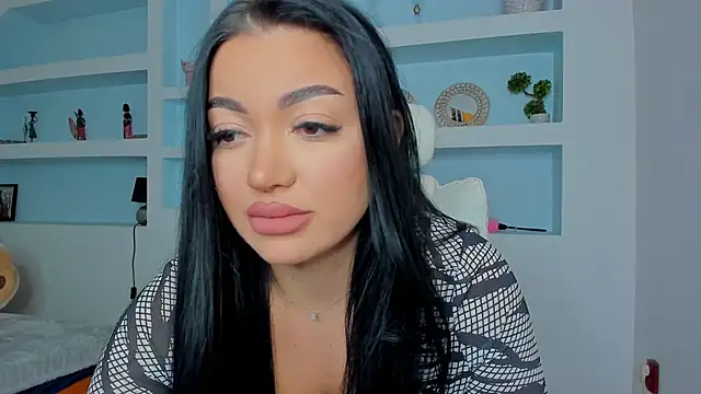 juliexxx online show from November 2025 08:00:01 PM