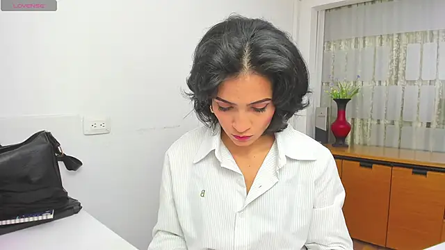 chloehanna online show from November 2025 05:57:02 PM