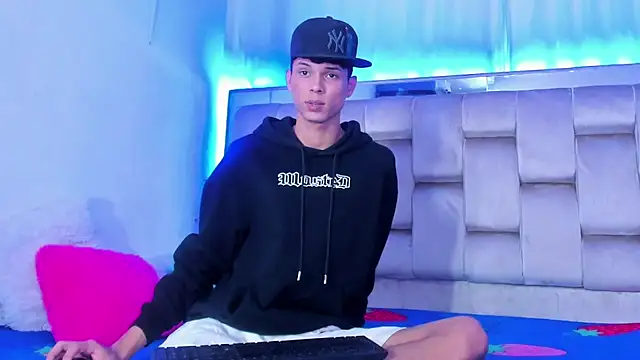 boyswantingplay online show from November 2025 08:08:01 PM