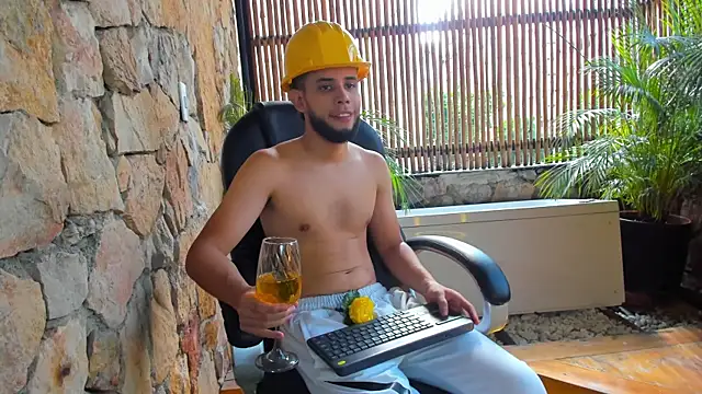 Maxcole 07 online show from December 2025 08:02:01 PM