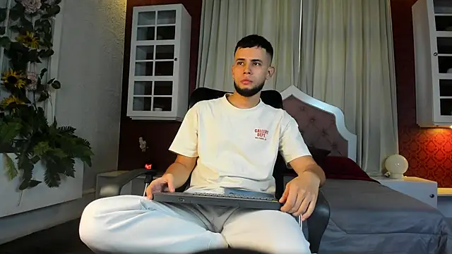 Maxcole 07 online show from December 2025 07:41:02 PM