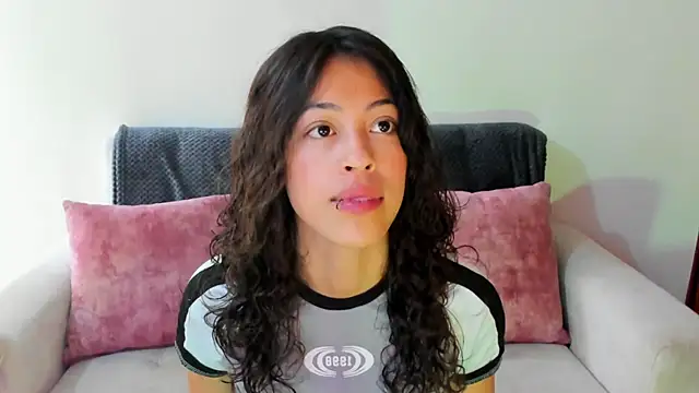 emily jonessxx online show from November 2025 06:15:01 PM