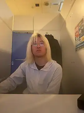 MUIMUICHAN27 online show from November 2025 02:37:02 AM