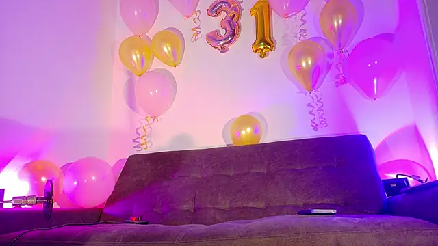 SeleneGibson   online show from December 2025 08:27:02 PM