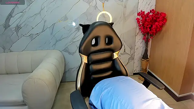 andrea tasty tf online show from December 2025 01:38:01 PM