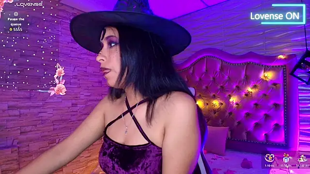 Snapshot of Roxanne_Han chatting on October 2025 11:44:02 AM Roxanne Han online show from October 2025 11:44:02 AM