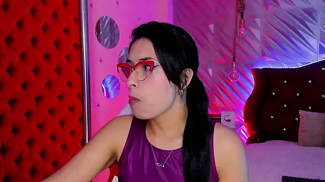 Snapshot of Roxanne_Han chatting on April 2026 12:08:02 PM Roxanne Han online show from April 2026 12:08:02 PM