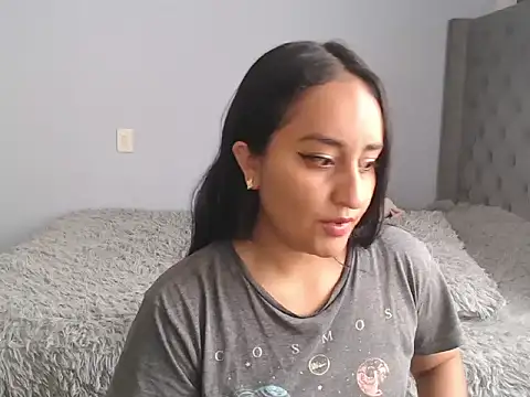 cute8smile online show from November 2025 05:24:02 PM