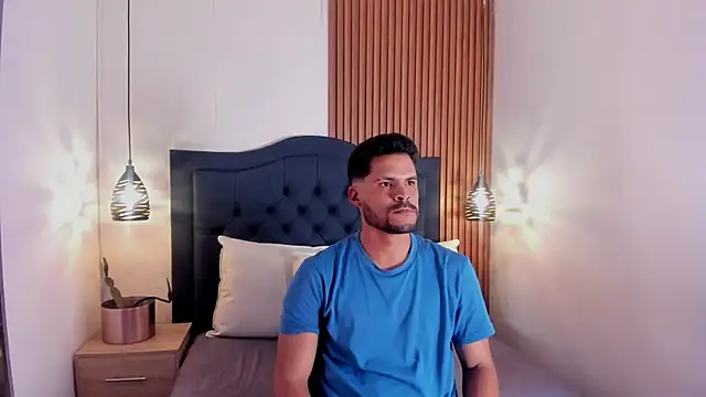 Snapshot of Hamilton_0 chatting on October 2025 07:52:01 PM Hamilton 0 online show from October 2025 07:52:01 PM